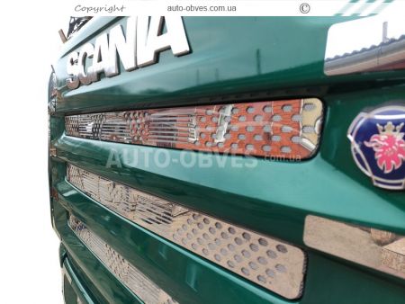 Накладки на решітку Scania 2004-2010 з написом V8 фото 6
