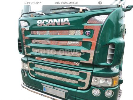 Накладки на решітку і коло решітки Scania 2004-2010 з написом V8 - повний комплект фото 1