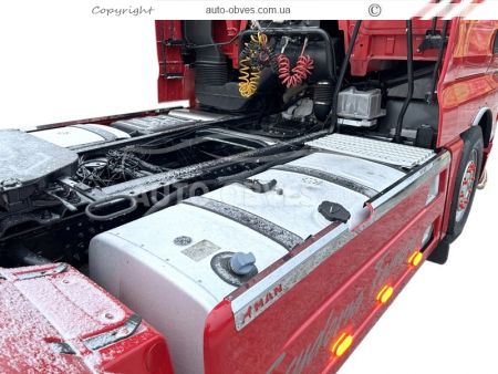 Накладки на міжосеві спойлера на верхню частину MAN TGX евро 5 фото 1
