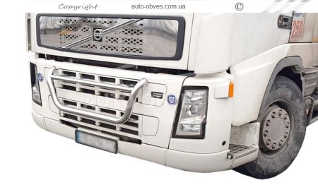Grille trim in Volvo FH hood фото 1