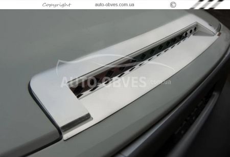 Covers on the hood of the Toyota FJ Cruiser photo 2