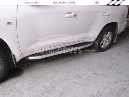 Профильные подножки на Toyota Land Cruiser 200 - style: Range Rover фото 1